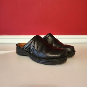 Naot Anise Armor Women's Cloudy Leaf Details Mule Clogs Black Size: 37/6.5